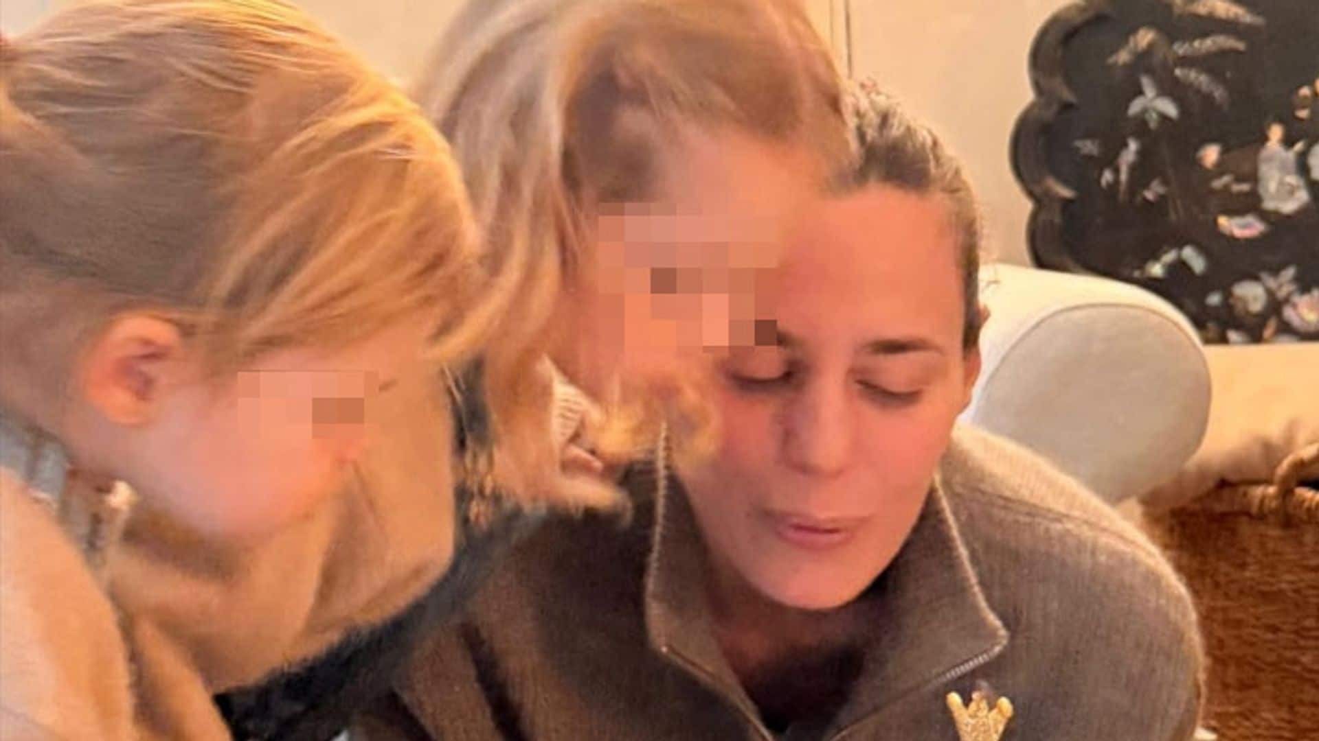 Claudia Osborne cumple 37 años en familia: las imágenes de la celebración con su marido y sus hijas