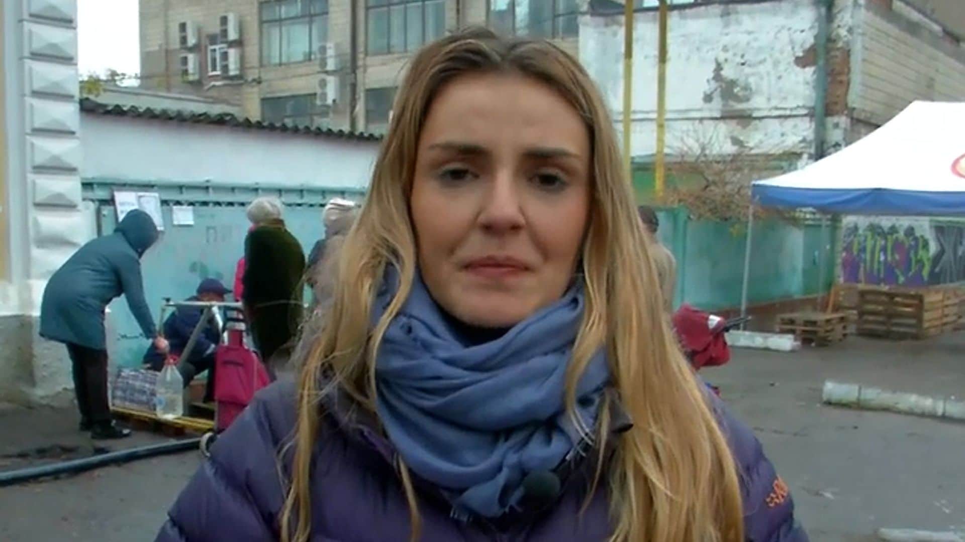 La reportera Laura de Chiclana sufre un ataque de ansiedad en directo tras ocho meses cubriendo la guerra de Ucrania