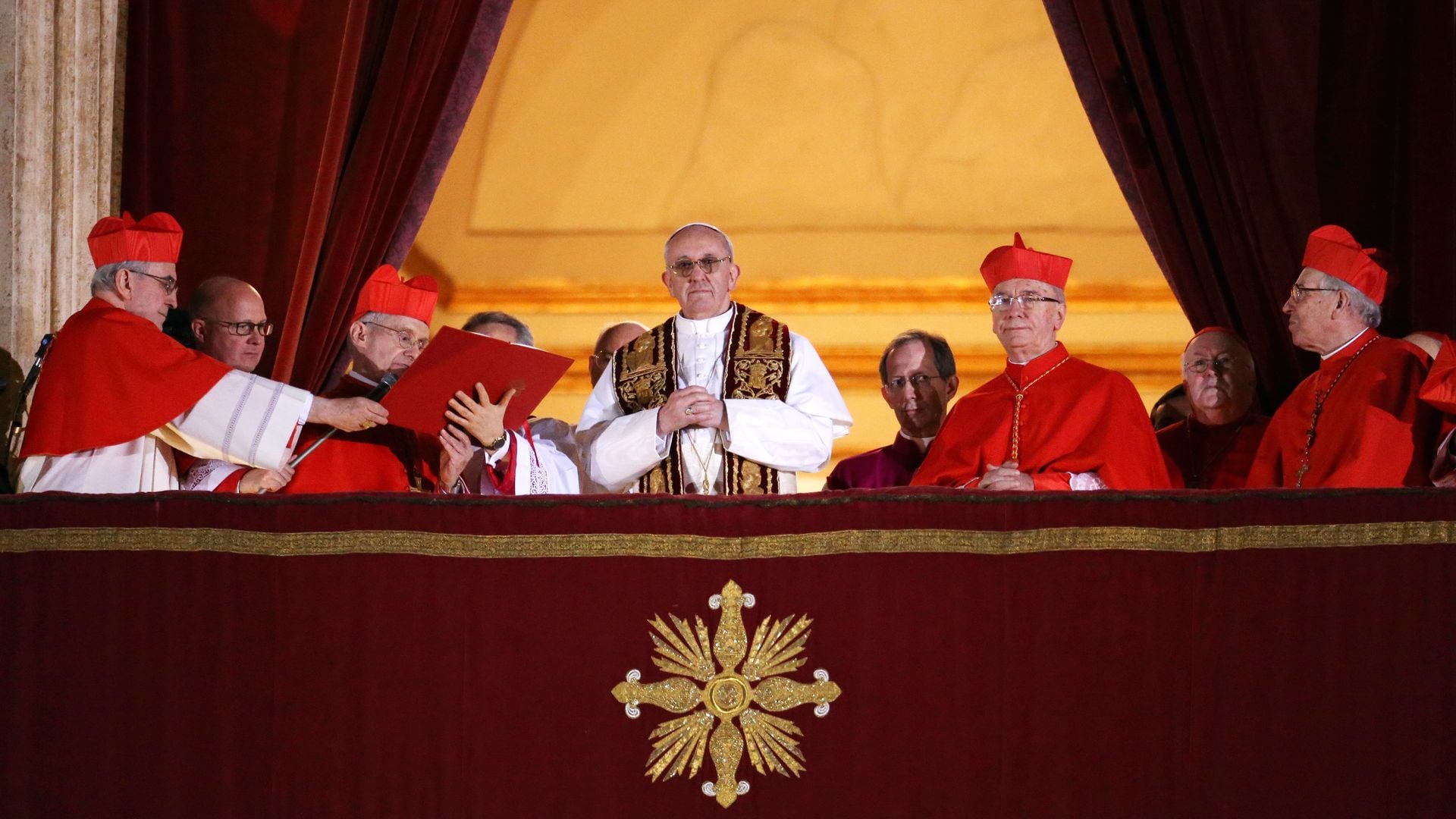 El cónclave de cardenales y la fumata blanca: así es el proceso de elección del nuevo papa