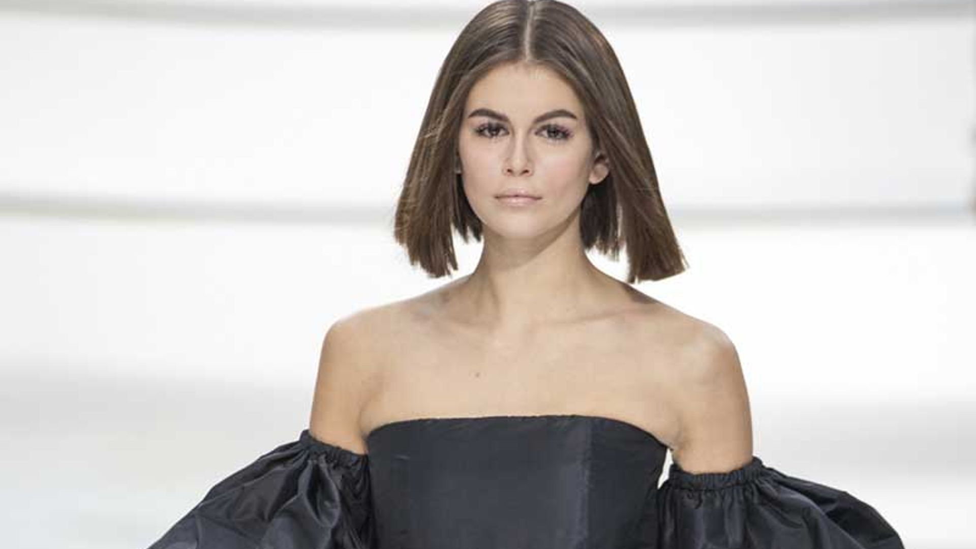 Es oficial, Kaia Gerber se pasa al 'club de las rubias' con el look surfero más favorecedor