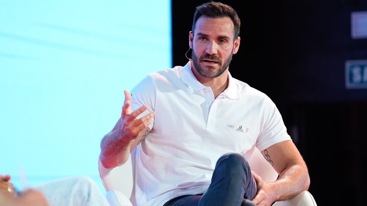 Simple por fuera, increíble por dentro: así es el tomate con burrata de Saúl Craviotto