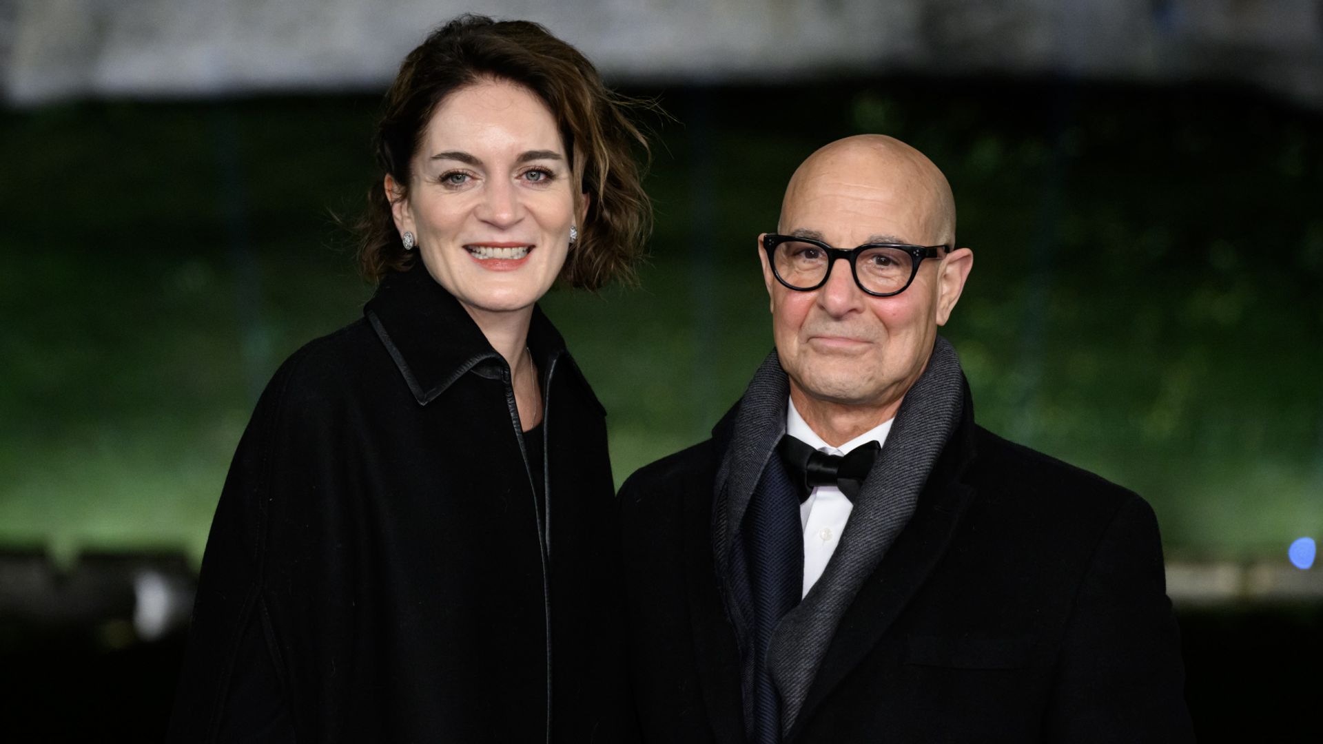 Felicity Blunt y Stanley Tucci en la presentación del documental 'En busca de la armonía: la visión de un Rey', el pasado enero.