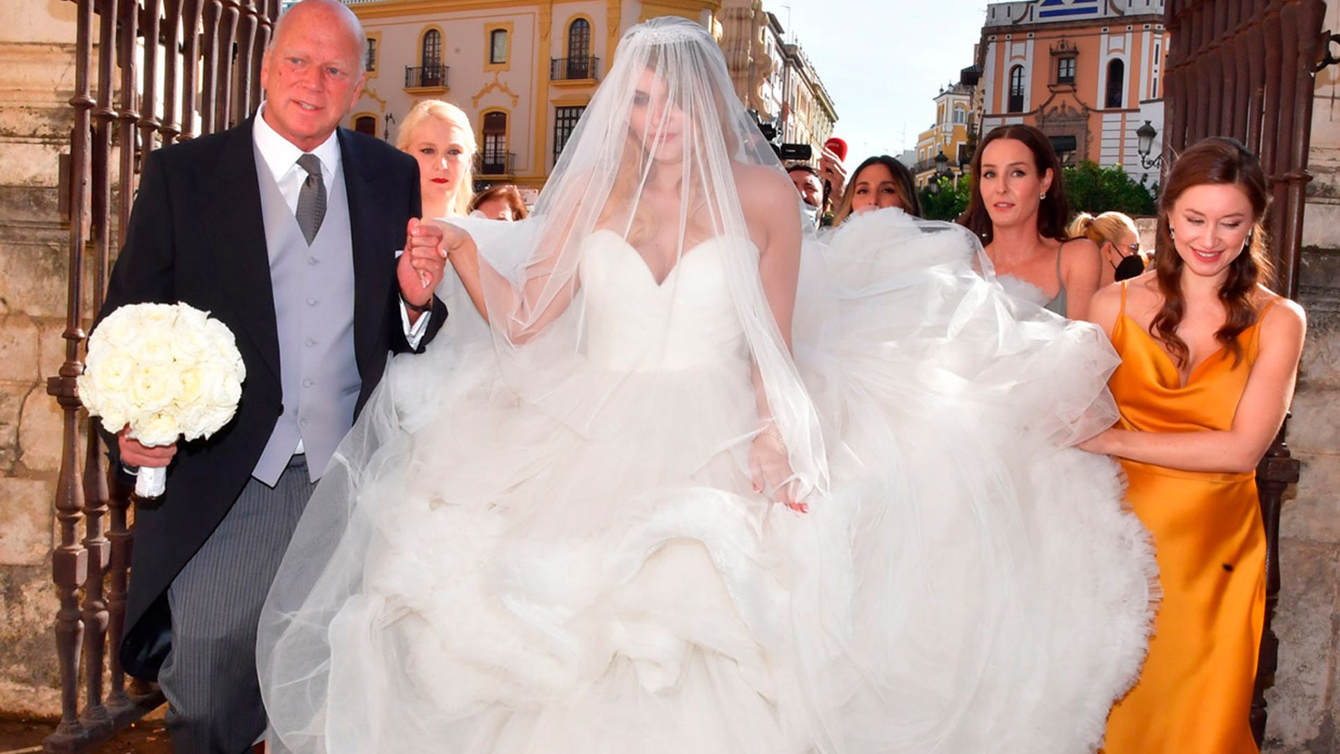 La 'difícil' llegada de la novia y la ternura del hijo de Francisco de Borbón y Sophie Karoly: los grandes momentos del enlace