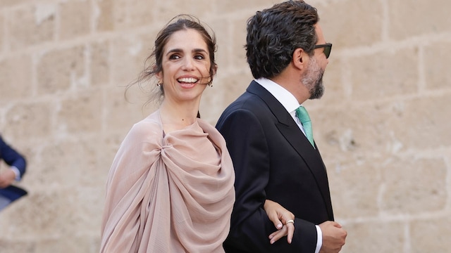 Elena Furiase y su marido, Gonzalo Sierra, en el enlace de Paty Sánchez-Flores y Javier Millet en Jávea