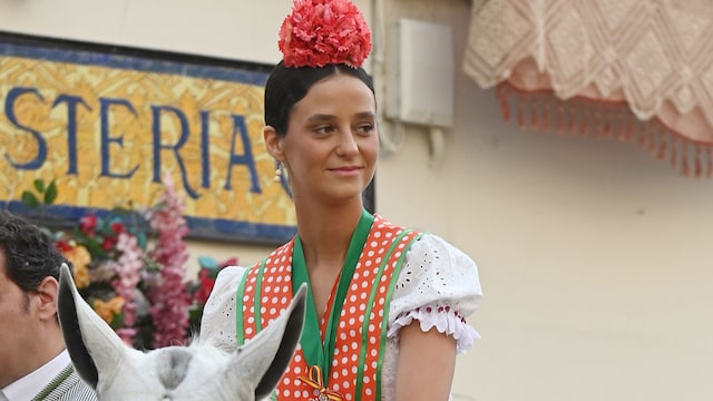 Victoria Federica en El Rocío con traje regional
