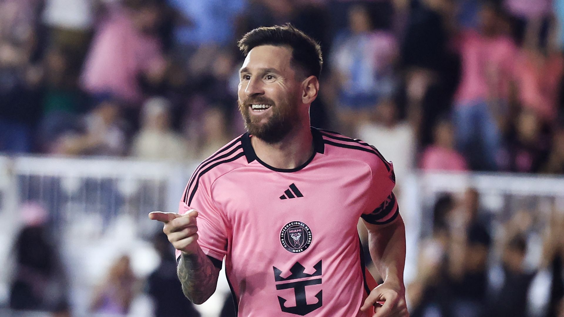 A Leo Messi le pide matrimonio una fan de 98 años y el vídeo se hace viral: no te pierdas su reacción
