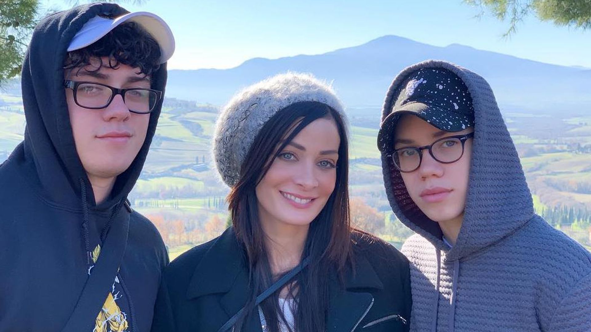 Dayanara Torres recibe uno de sus últimos tratamientos médicos acompañada de sus hijos