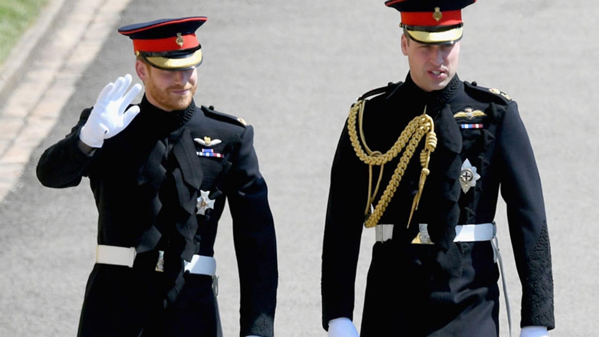 Harry de Inglaterra elige el uniforme de los Blues & Royals tras la aprobación de Isabel II