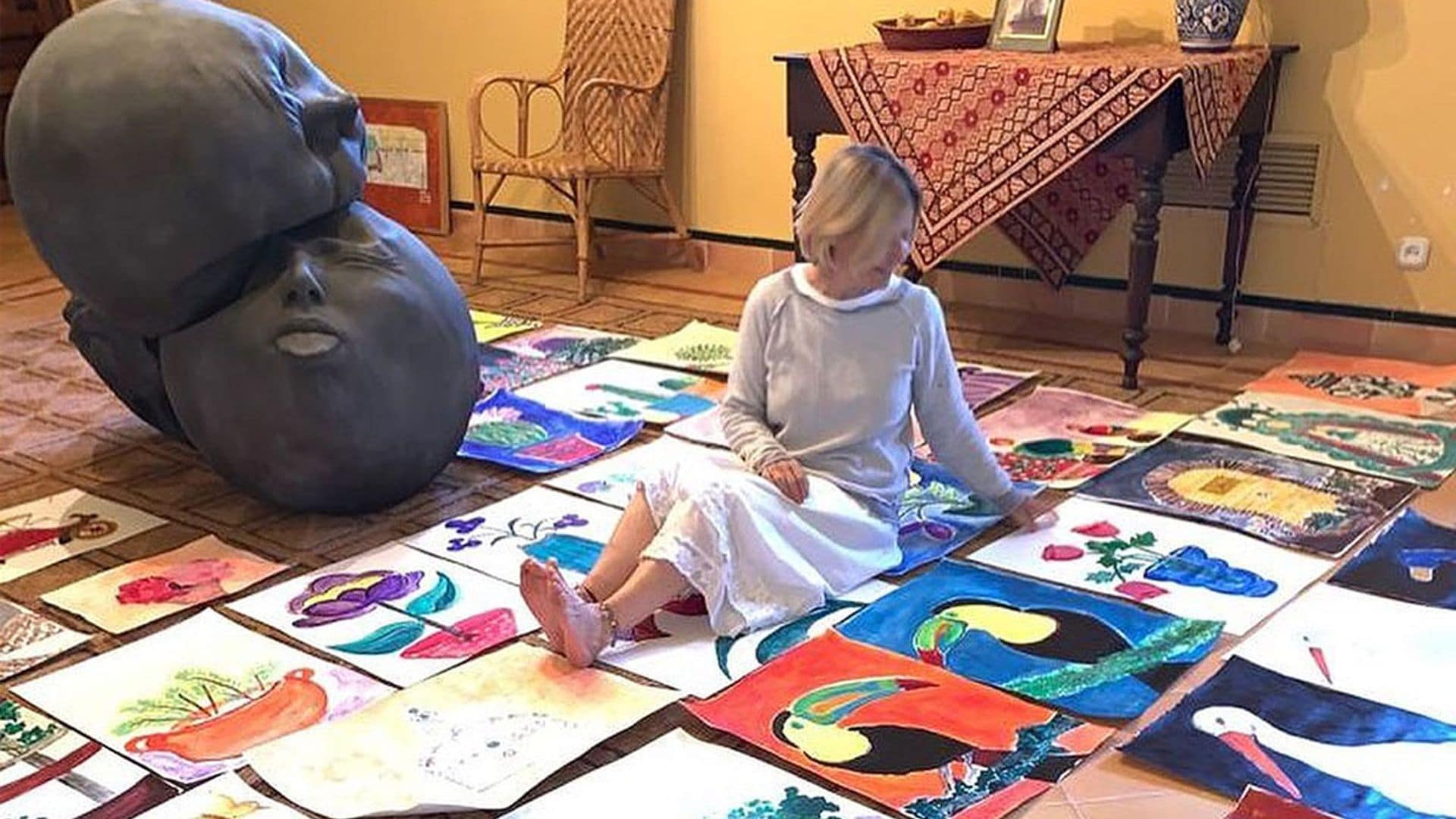 Eugenia Martínez de Irujo pone color al confinamiento y sorprende con su faceta más artística