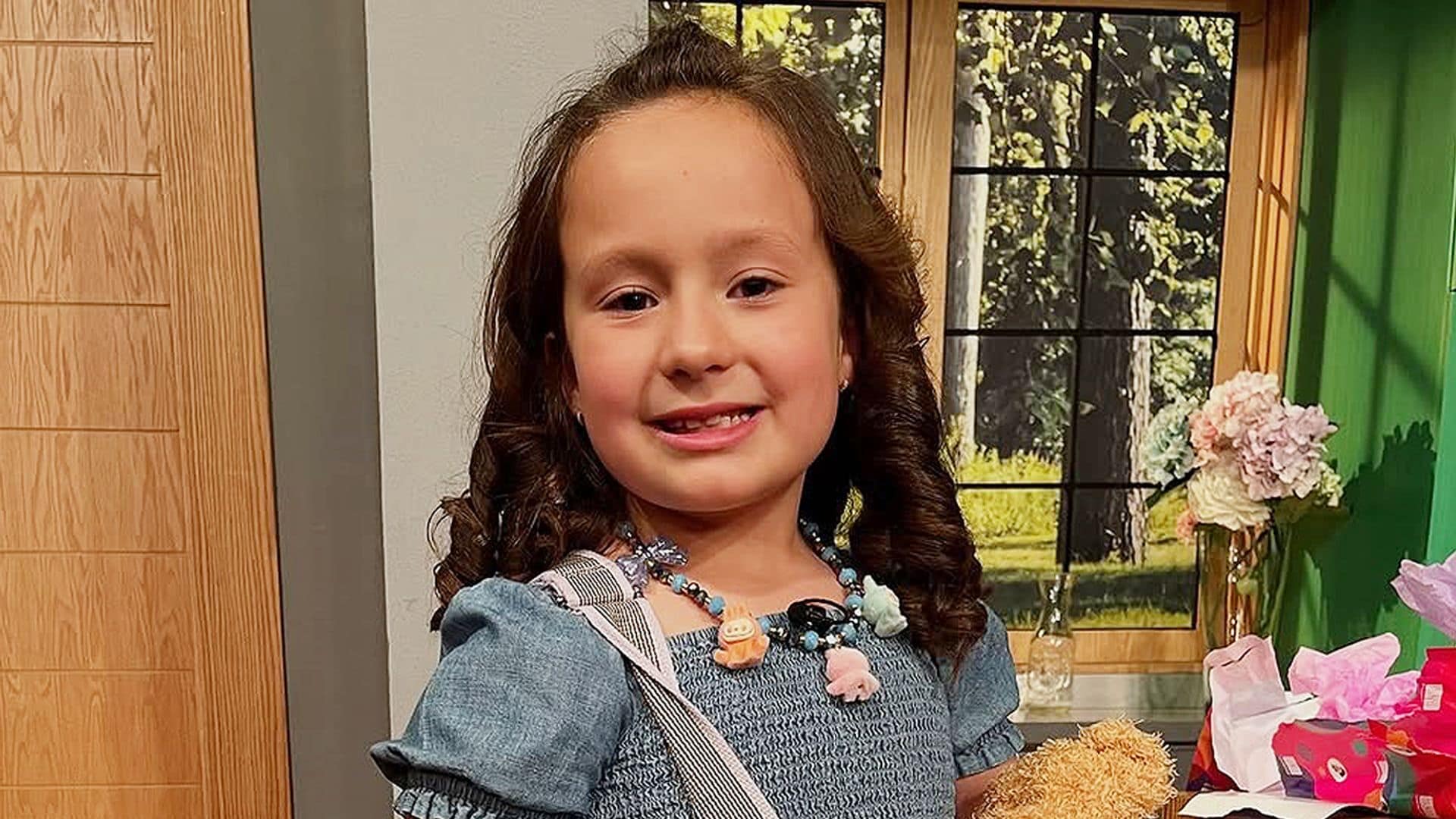 Verónica Castro consiente a Michaela, la hija de Daniel Bisogno, con dos regalos muy especiales