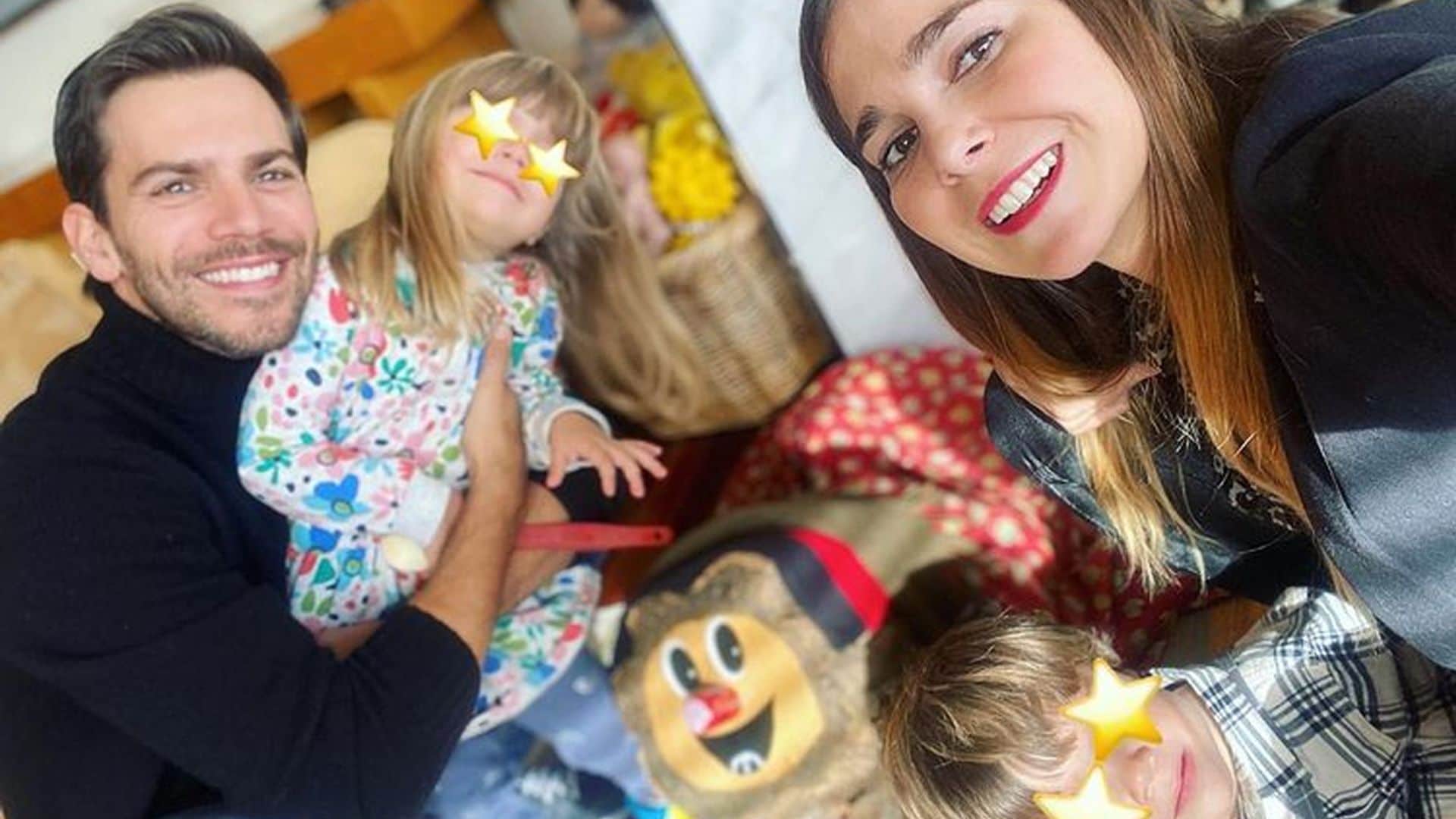 Natalia Sánchez y Marc Clotet vuelven a casa por Navidad: '¡Hemos echado de menos hasta el frío!'