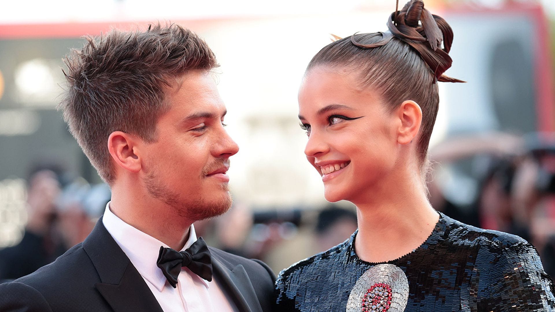 Barbara Palvin y Dylan Sprouse, el amor improbable que empezó con un 'ghosting'