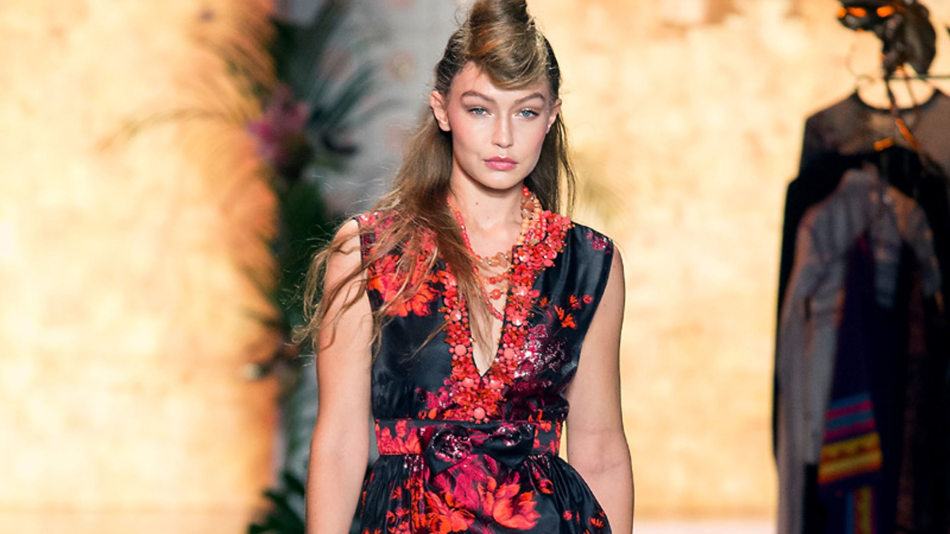 El desfile Primavera/verano 2019 de Anna Sui: Una colección colorista y guiños a Oriente
