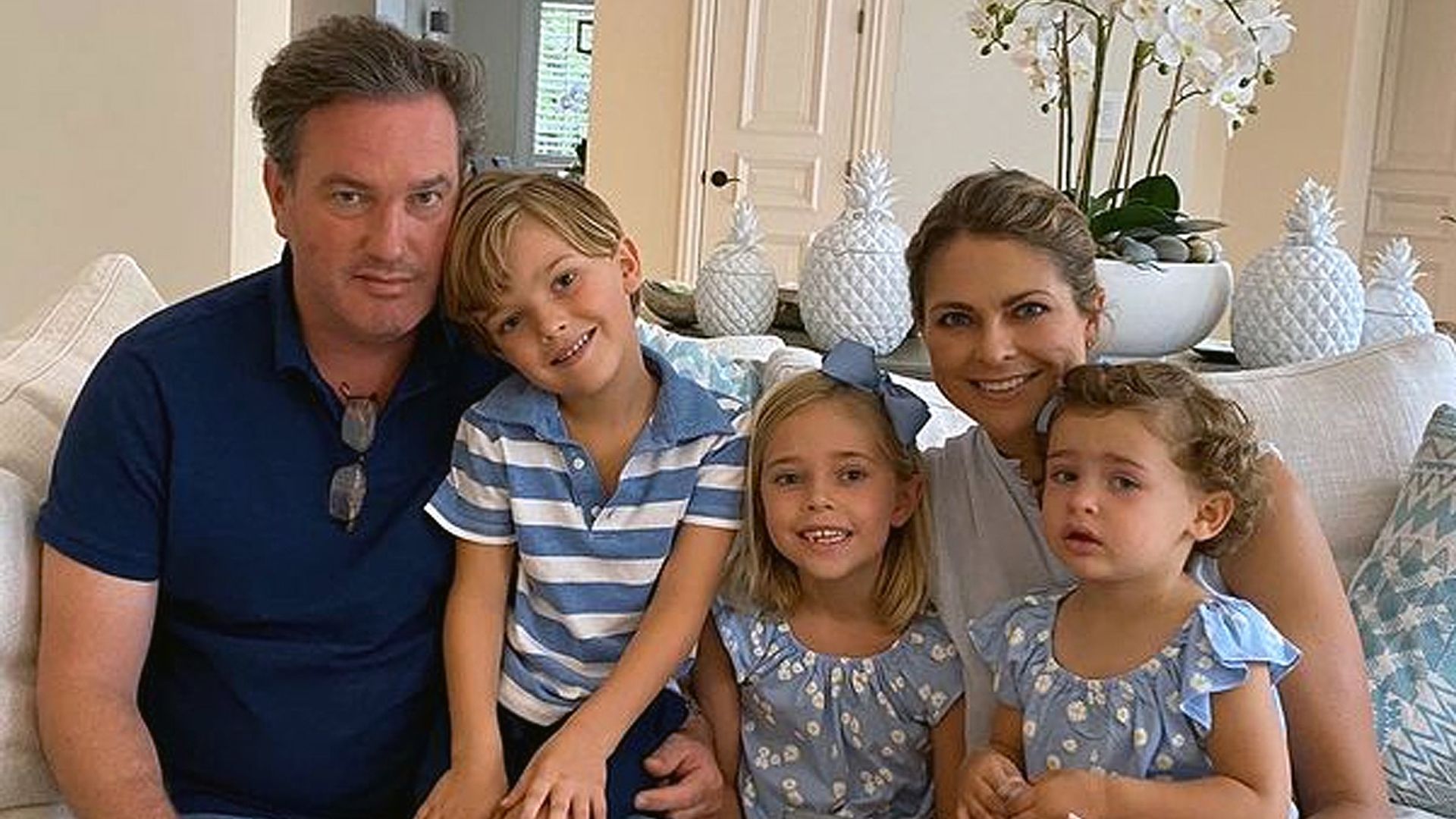 Magdalena de Suecia inaugura la Navidad con un entrañable posado de sus hijos