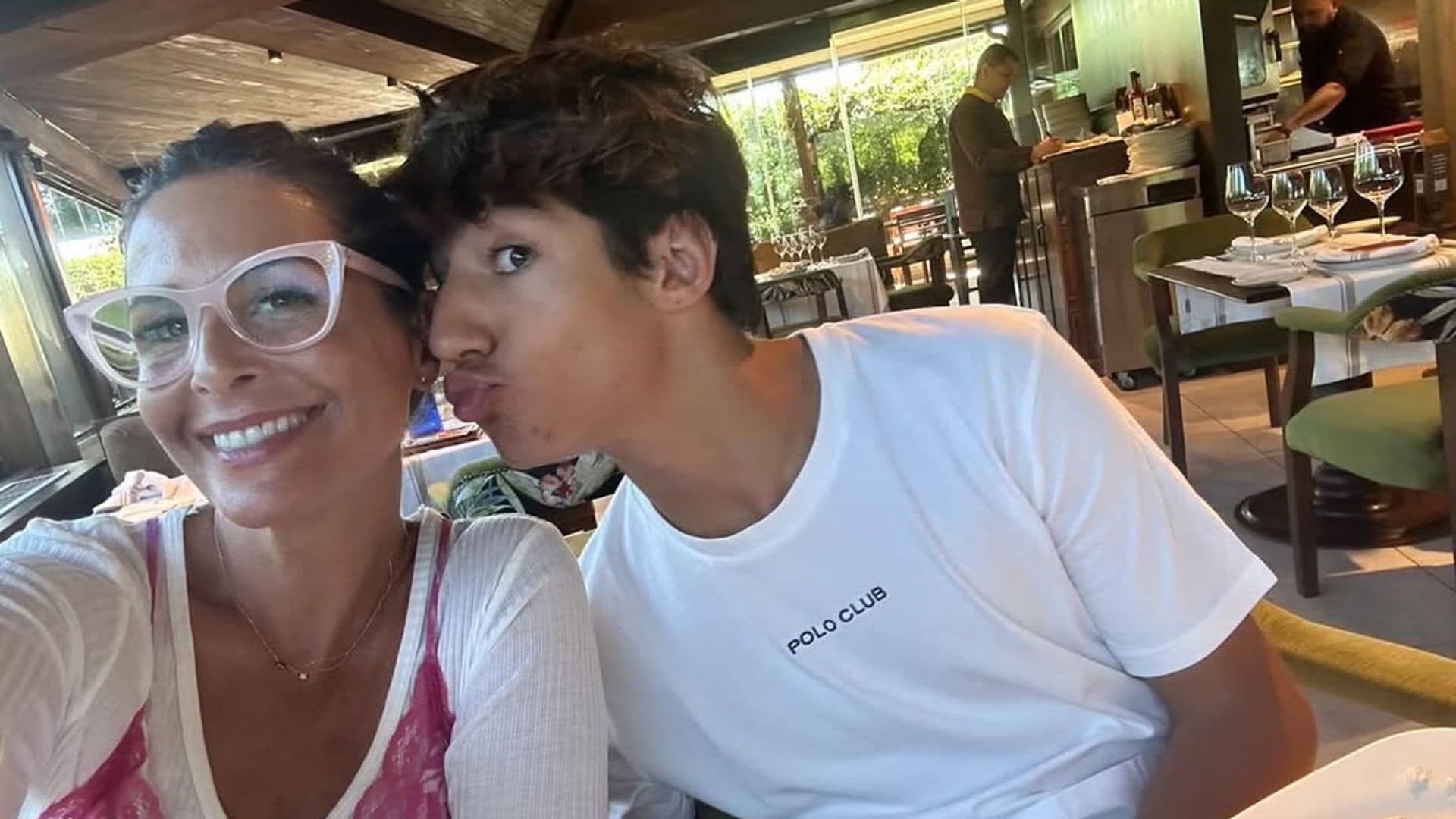 Nuria Roca celebra el 19 cumpleaños de su hijo Pau: "El más curioso del mundo"