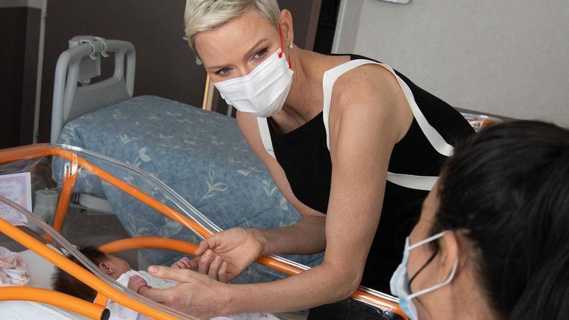 Charlene de Mónaco muestra su lado más cariñoso con los nuevos bebés del Principado en un hospital lleno de recuerdos