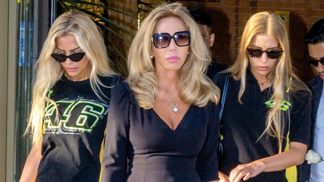 Norma Duval con sus sobrinas en el tanatorio