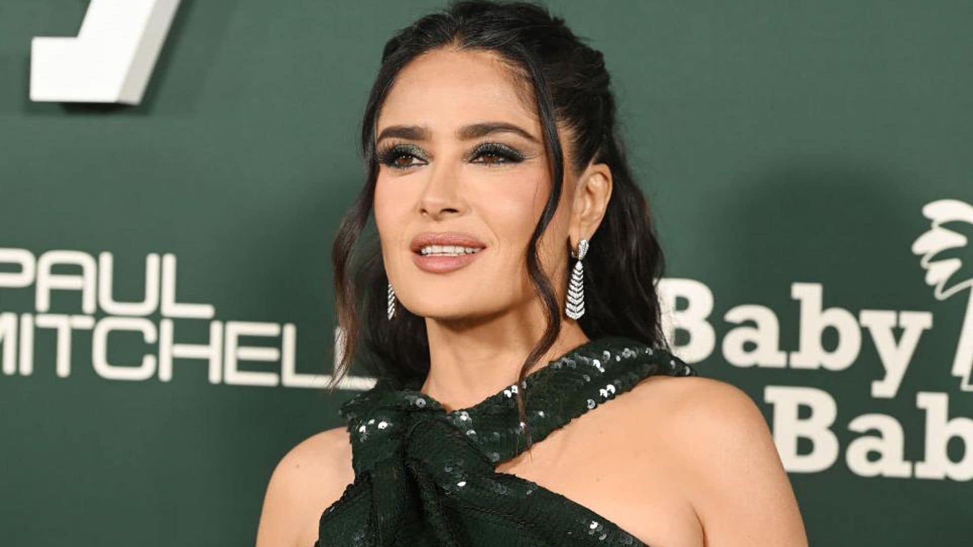 Oculta las canas como Salma Hayek con este efectivo truco