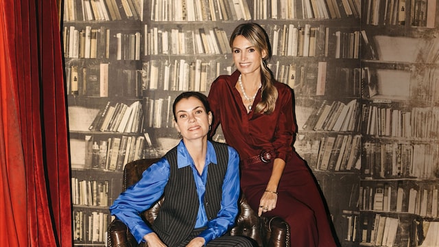 Andrea Pascual, posa junto a Alejandra de Rojas. 