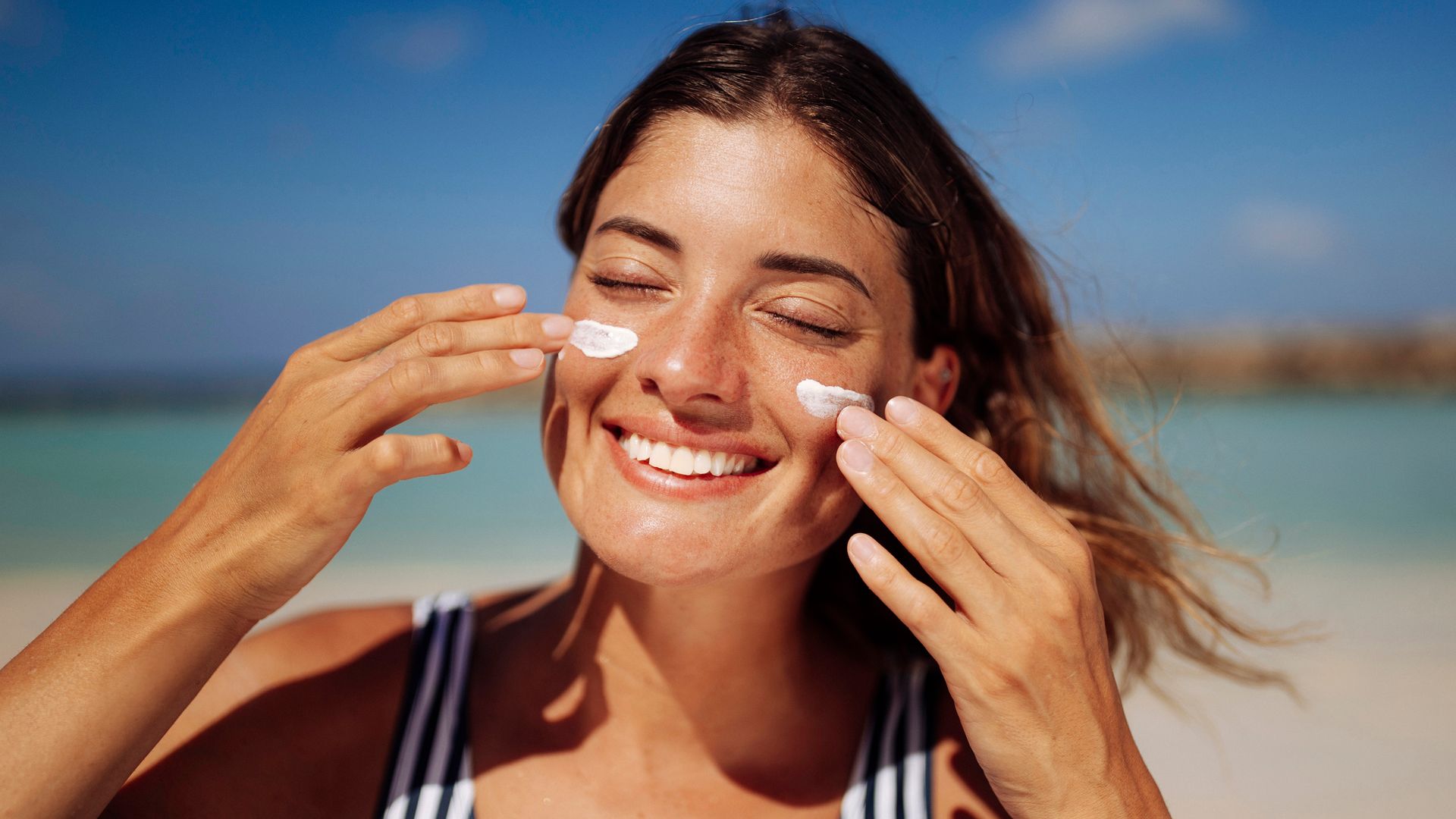 Los 8 mejores protectores solares para piel grasa con acné que te recomiendo probar