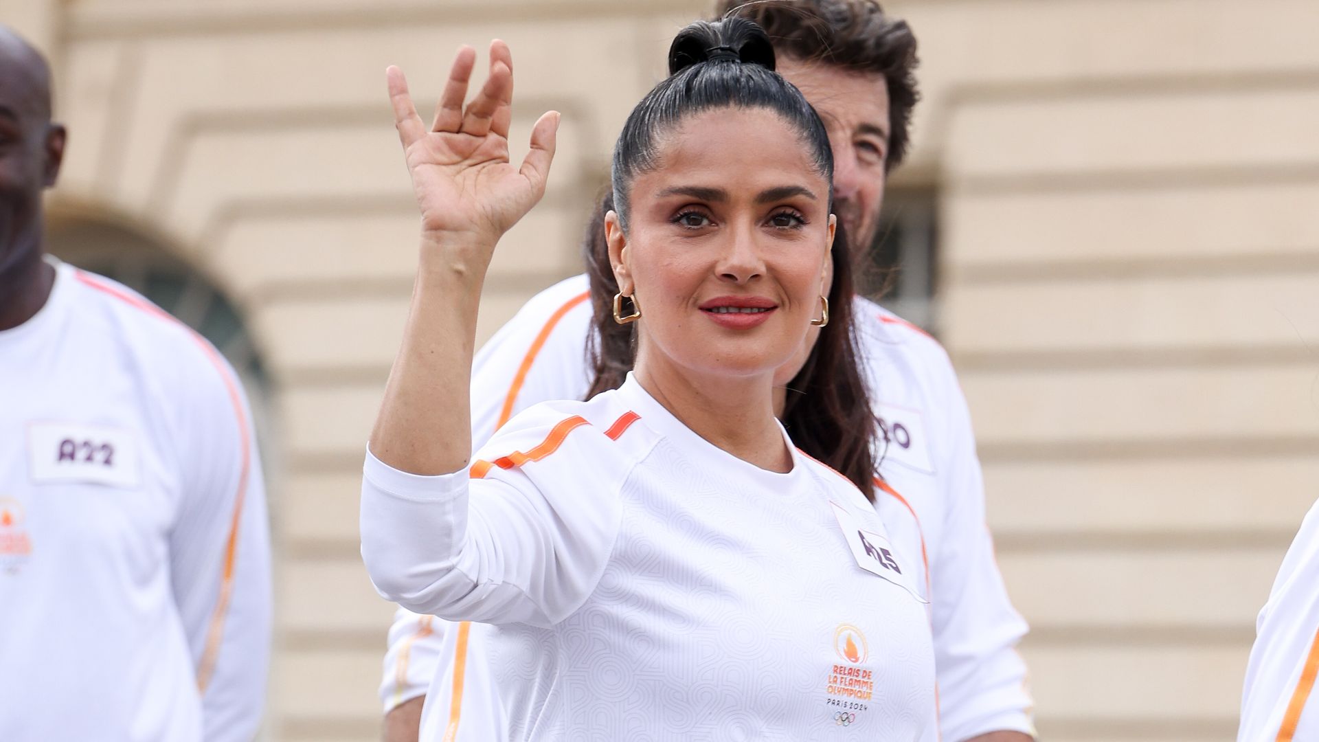 Las emotivas palabras de Salma Hayek tras haber llevado la antorcha olímpica de París 2024