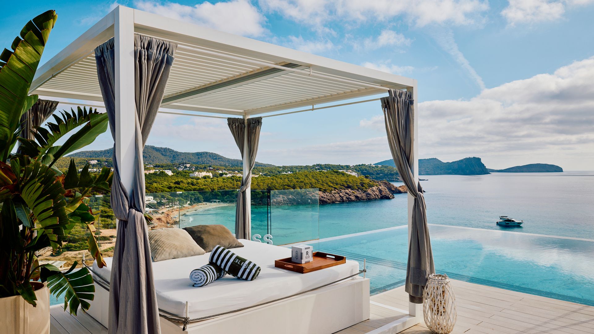 The Perfect May Bridge Exists: 4 Coastal Destinations That Feel Like an Early Summer