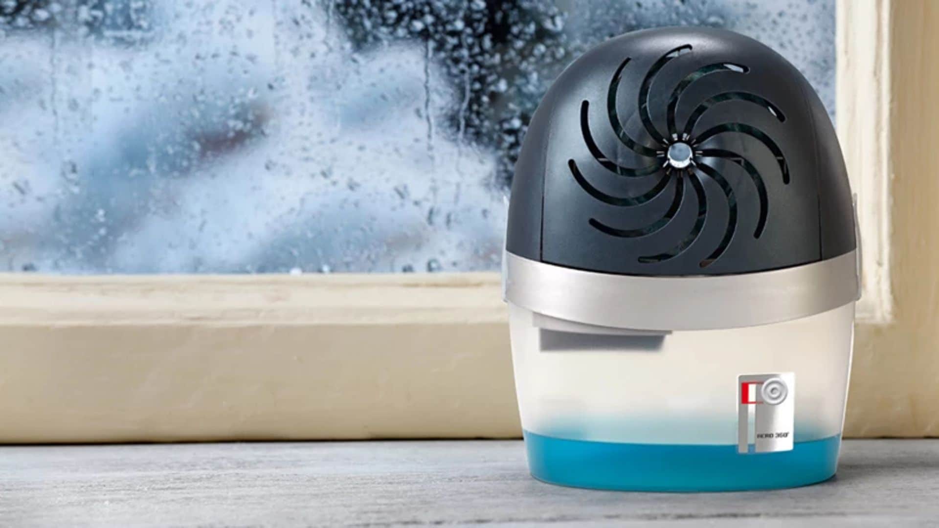 Rubson Aparato antihumedad hogar en la ventana de una casa.