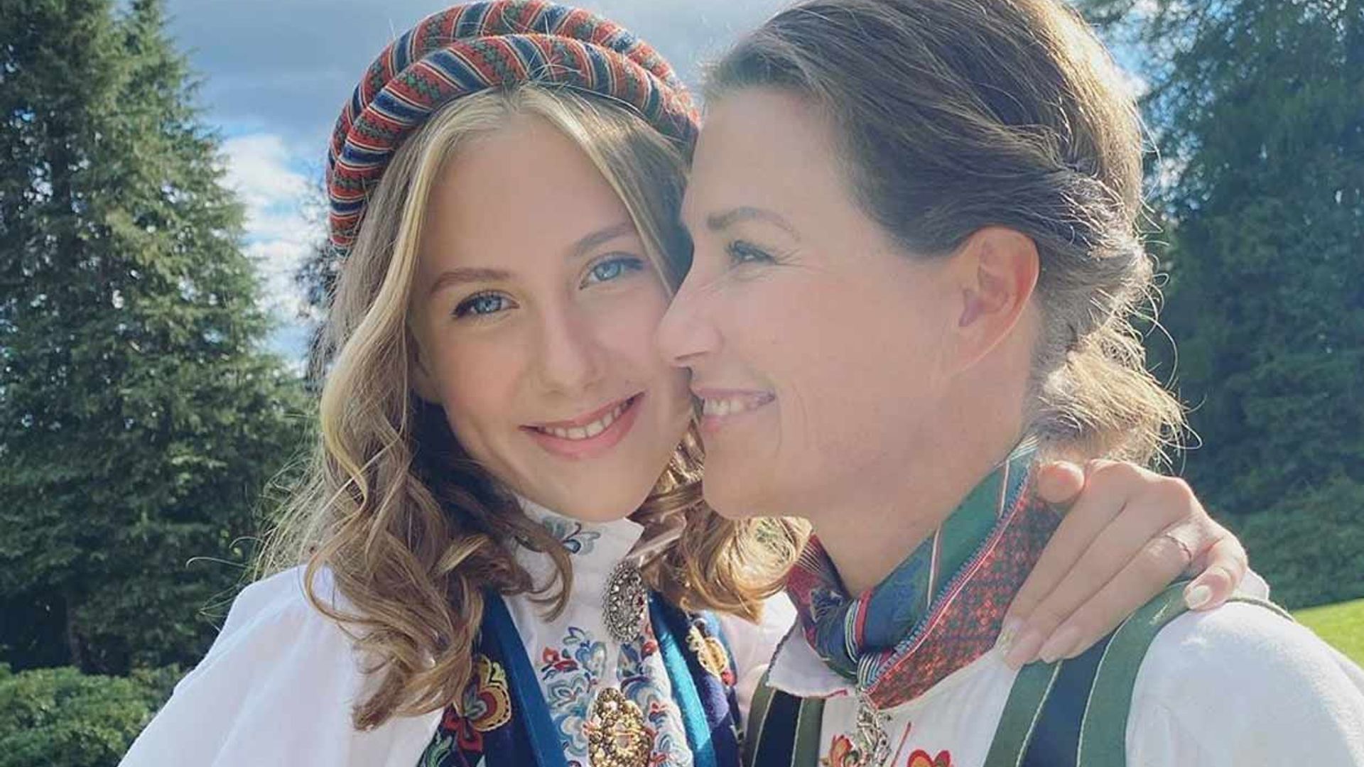 Marta Luisa de Noruega abre su álbum para mostrar cómo ha sido la confirmación de su hija Leah Isadora