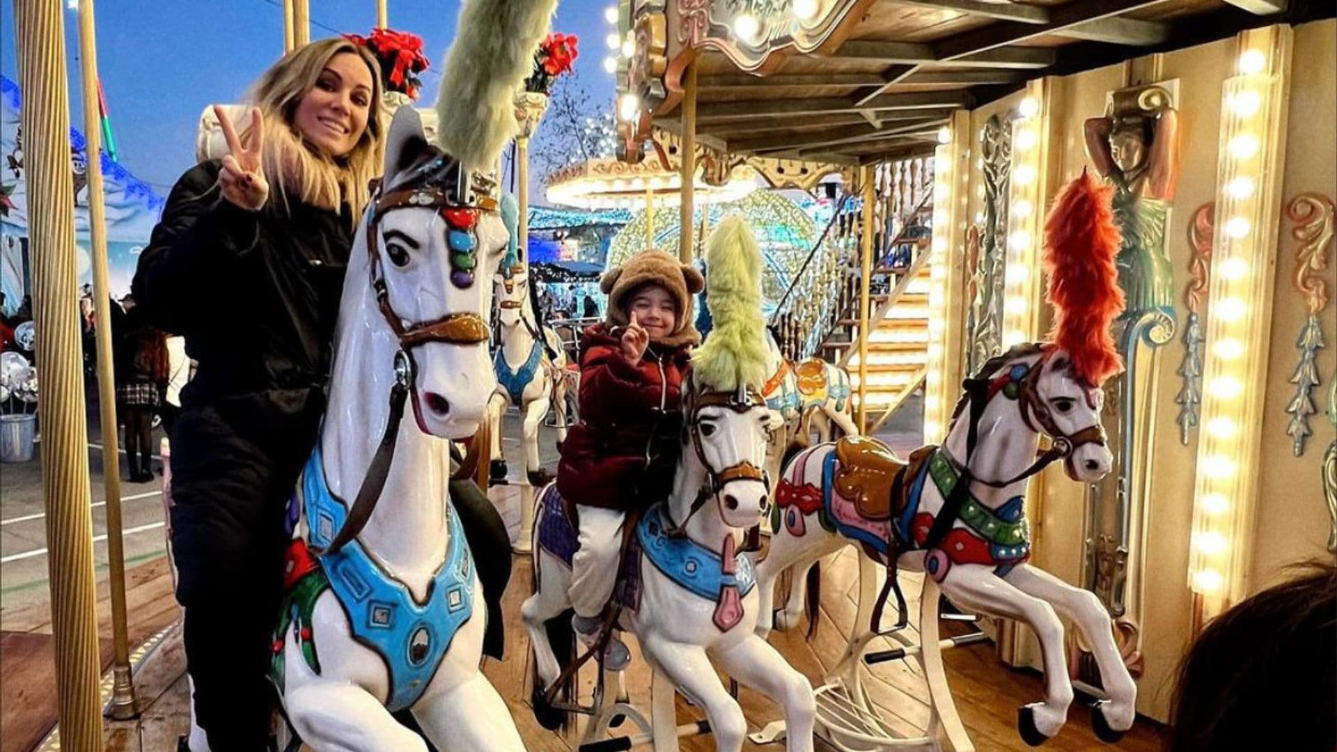 Edurne disfruta como una niña de una Navidad diferente con Yanay y David de Gea