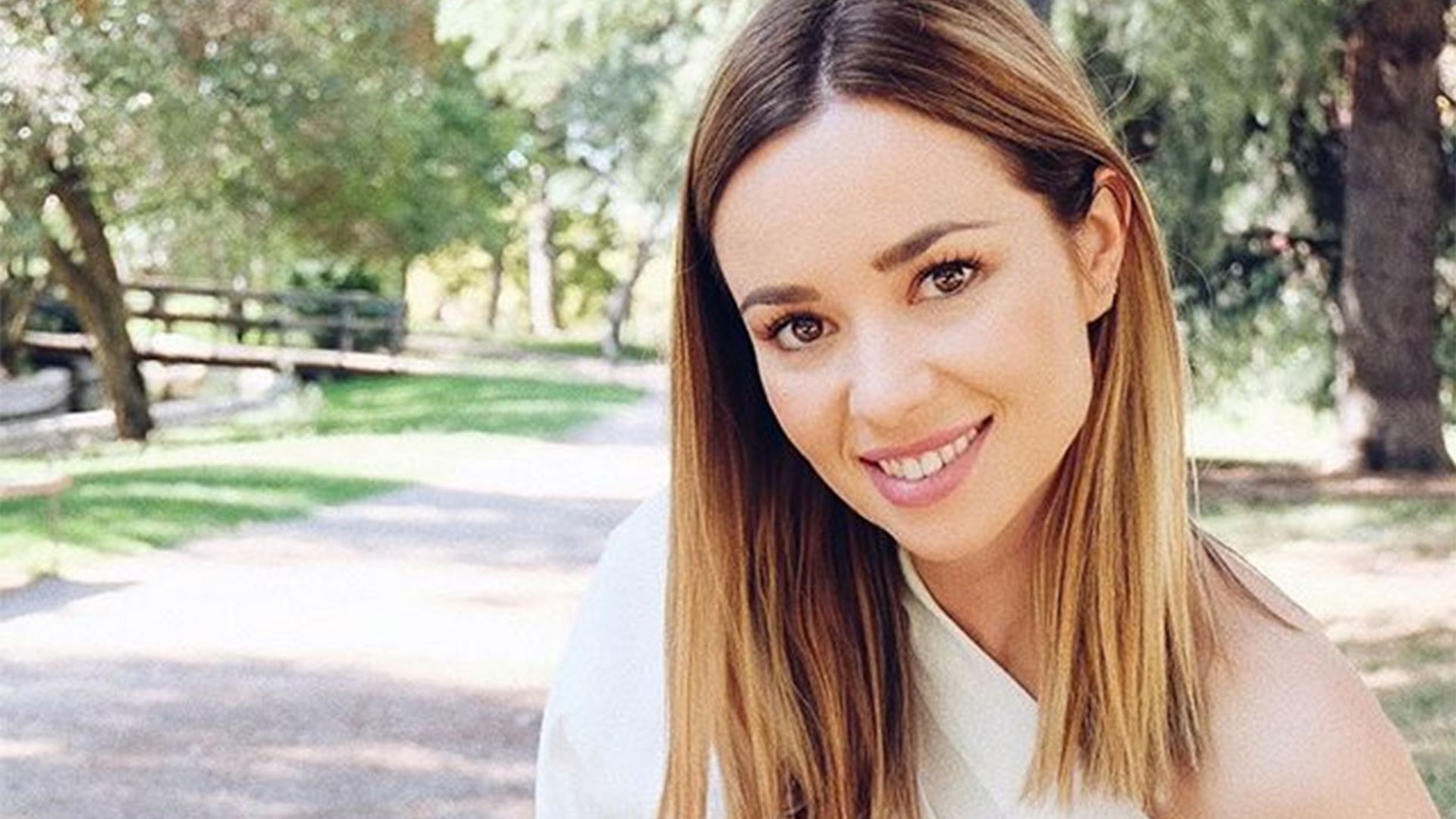 Dafne Fernández presume de curvas premamá en su séptimo mes de embarazo