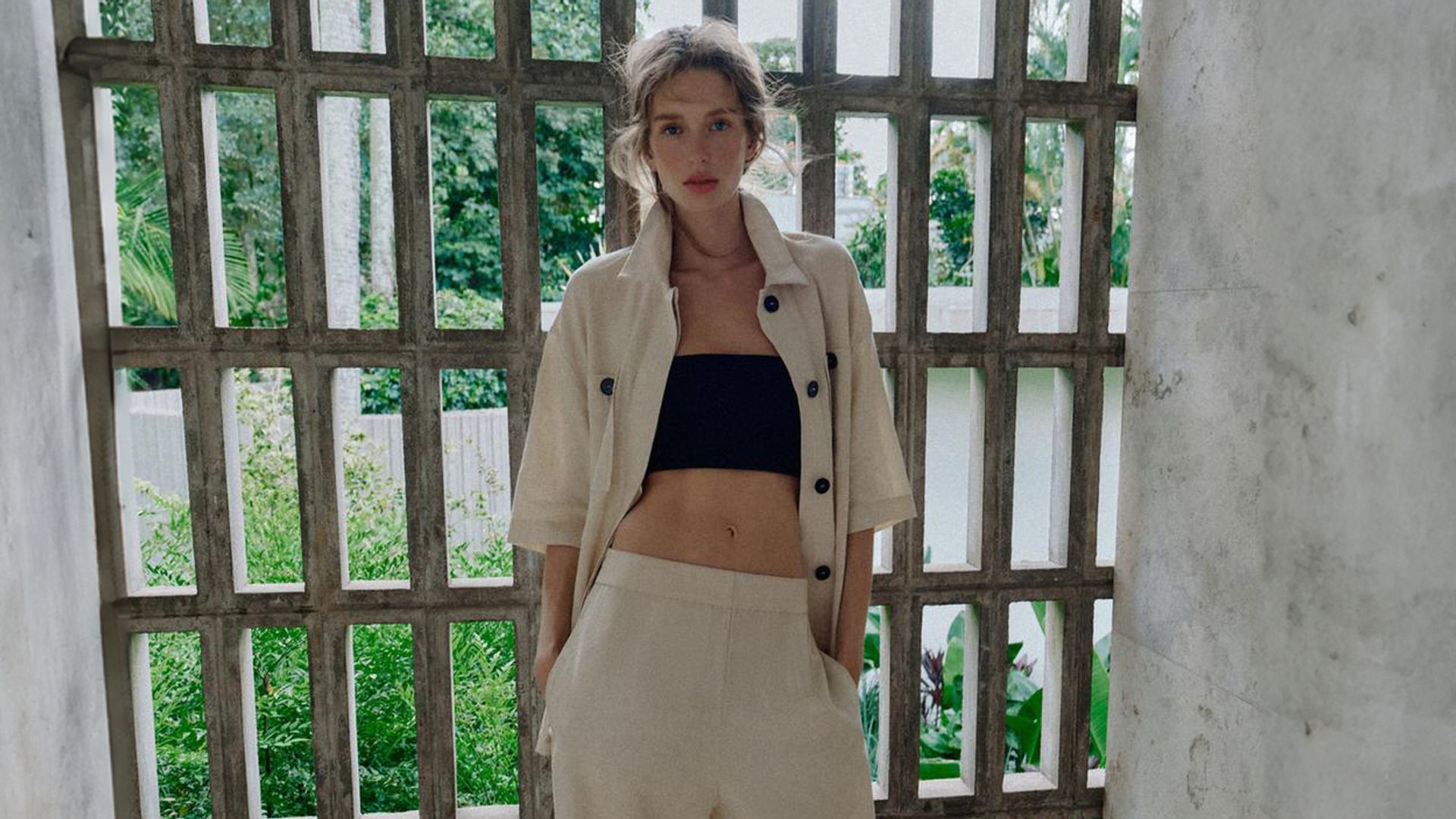 Estos pantalones de lino me fascinan porque los puedo llevar tanto a la oficina como a la playa