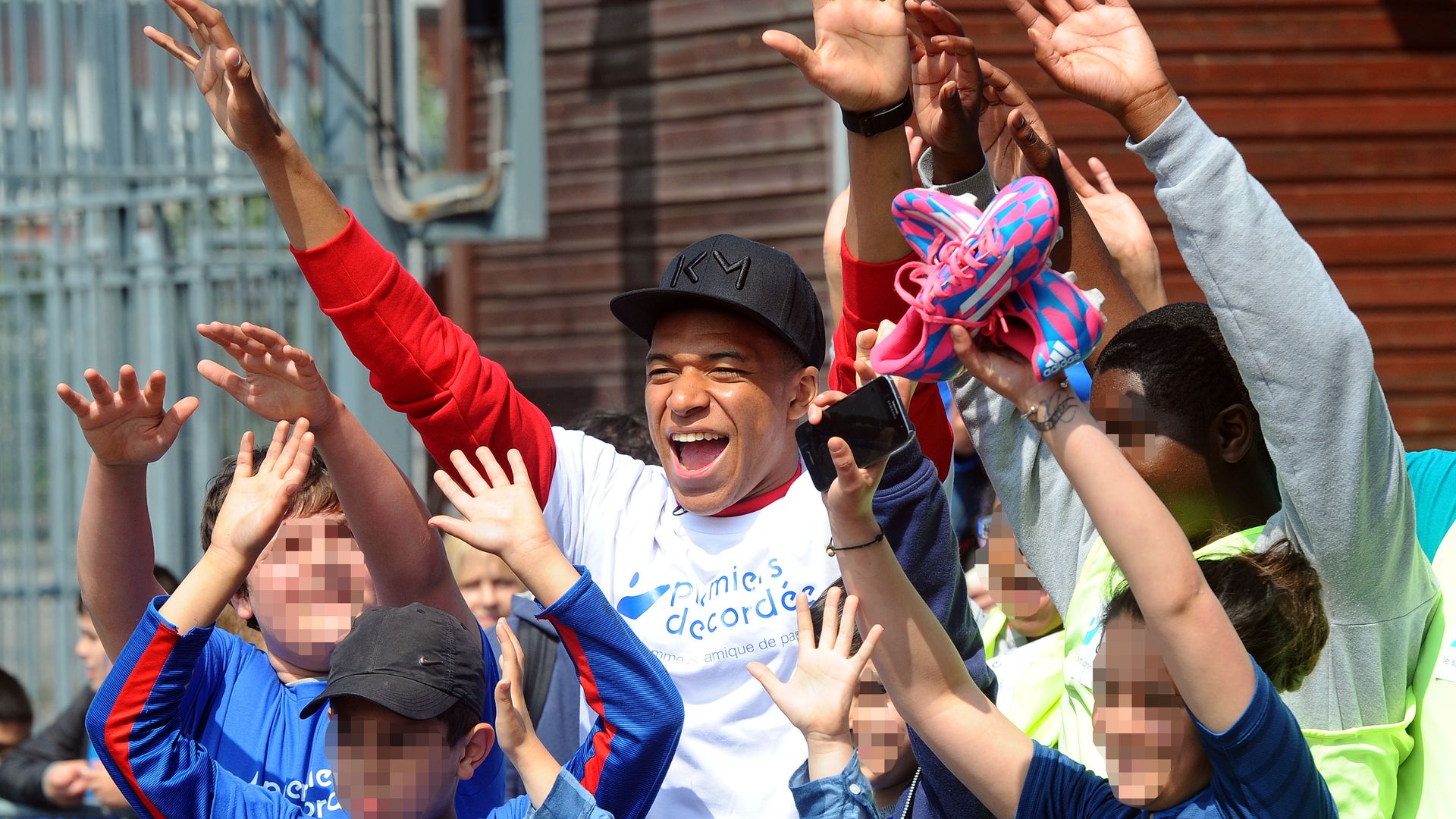 Kylian Mbappé en un partido benéfico