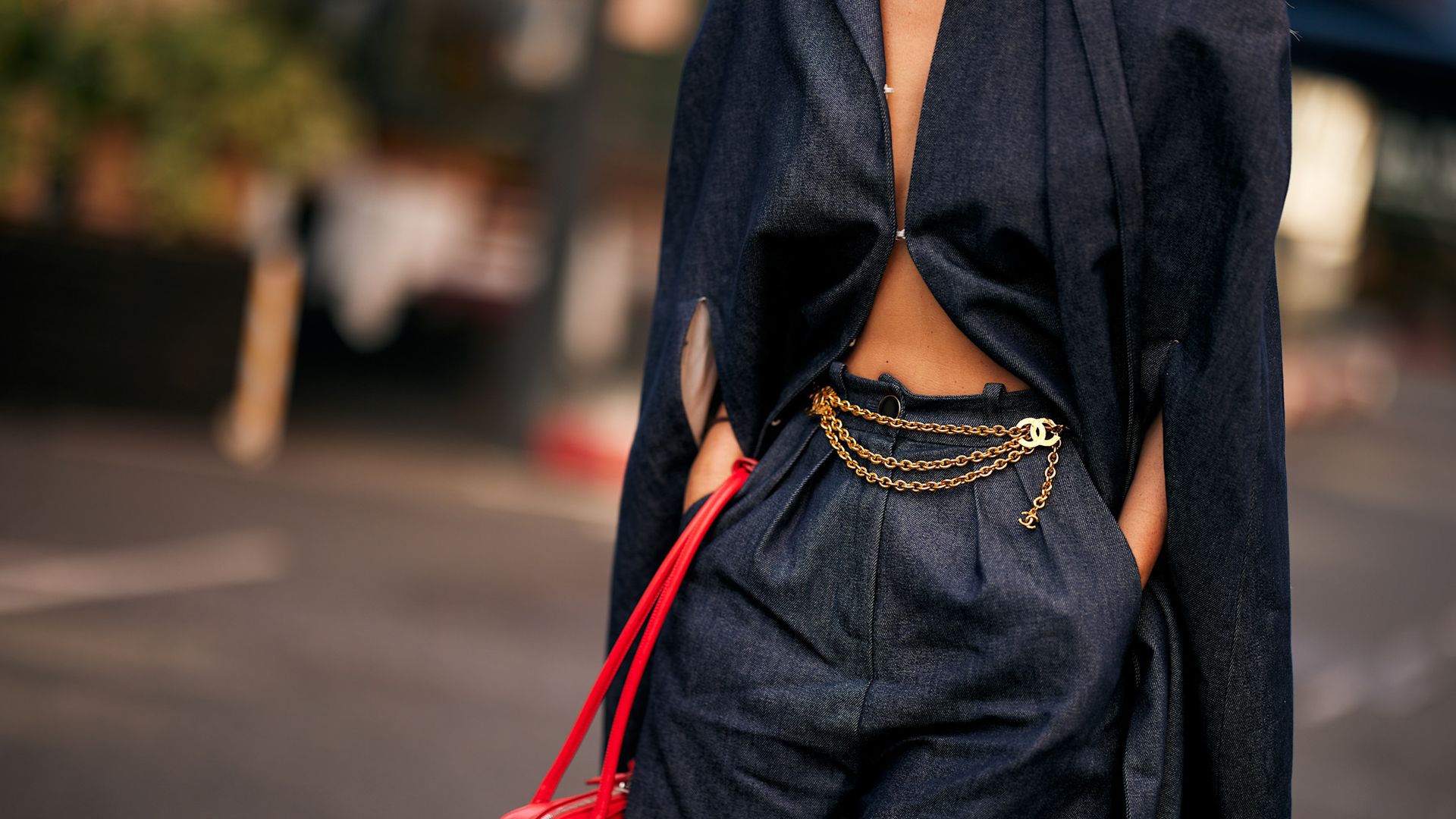 Ni collares, ni pendientes XL: el accesorio que no te quitarás este verano es el cinturón joya