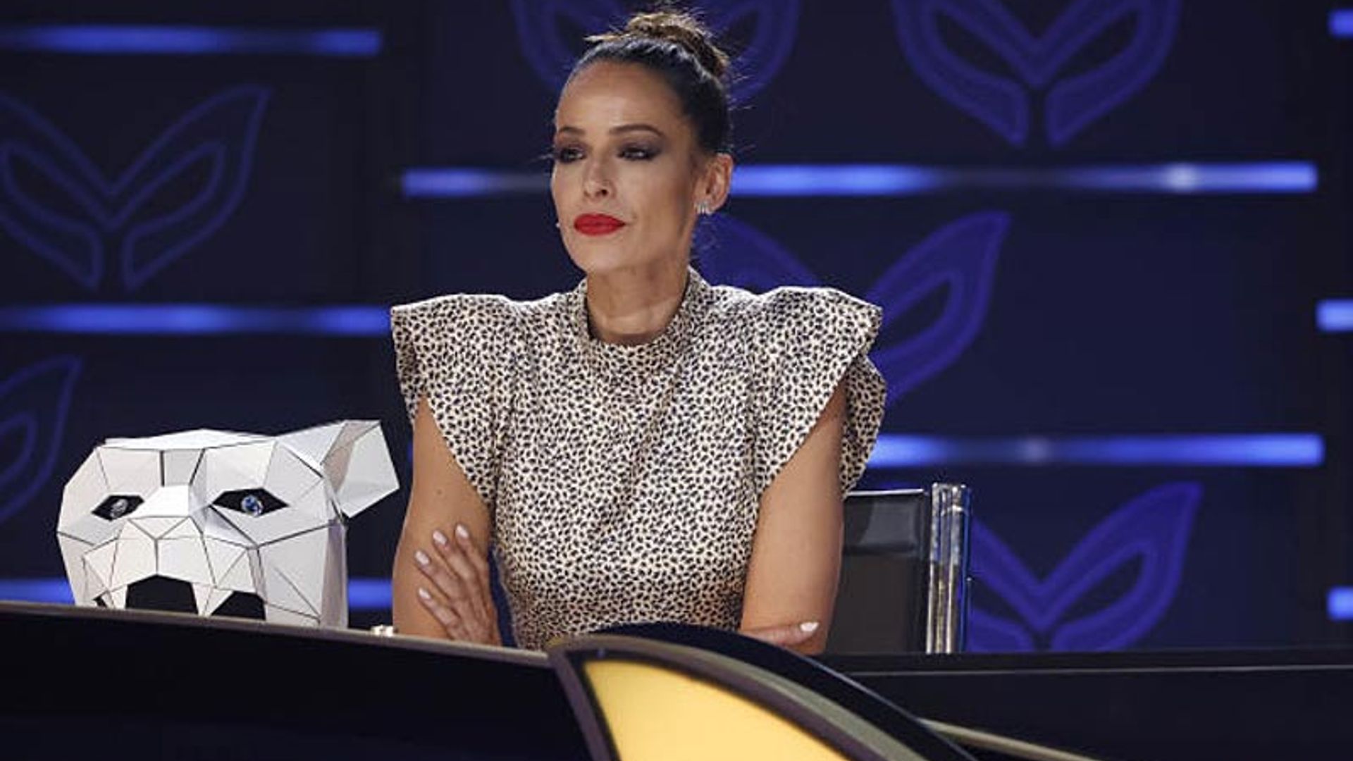¿Mono o dos piezas? Eva González despista con su look en una nueva aventura televisiva
