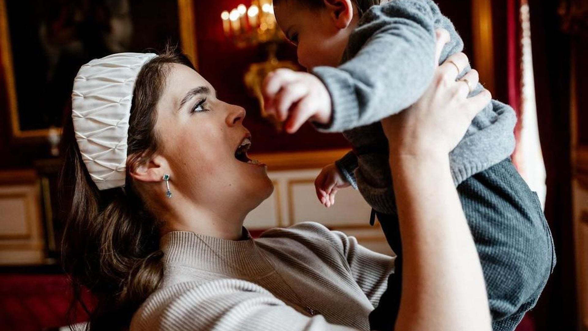 Con tiernas fotos, la princesa Eugenia celebra el primer año de su hijo Ernest