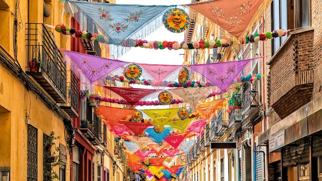 Calle del Oso San Cayetano, mantones Madrid Destino