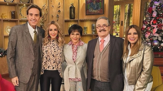 Daniel Bisogno, Jimena Pérez, Pati Chapoy, Pedro Sola y Linet Puente.