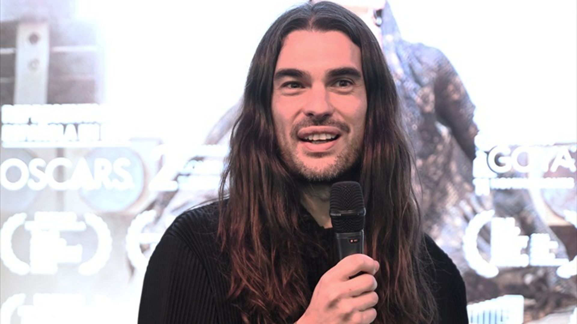 Oliver Laxe, emocionado por las nominaciones de 'Sirat' a los Oscar: “Estar aquí ya es increíble para una película tan especial”