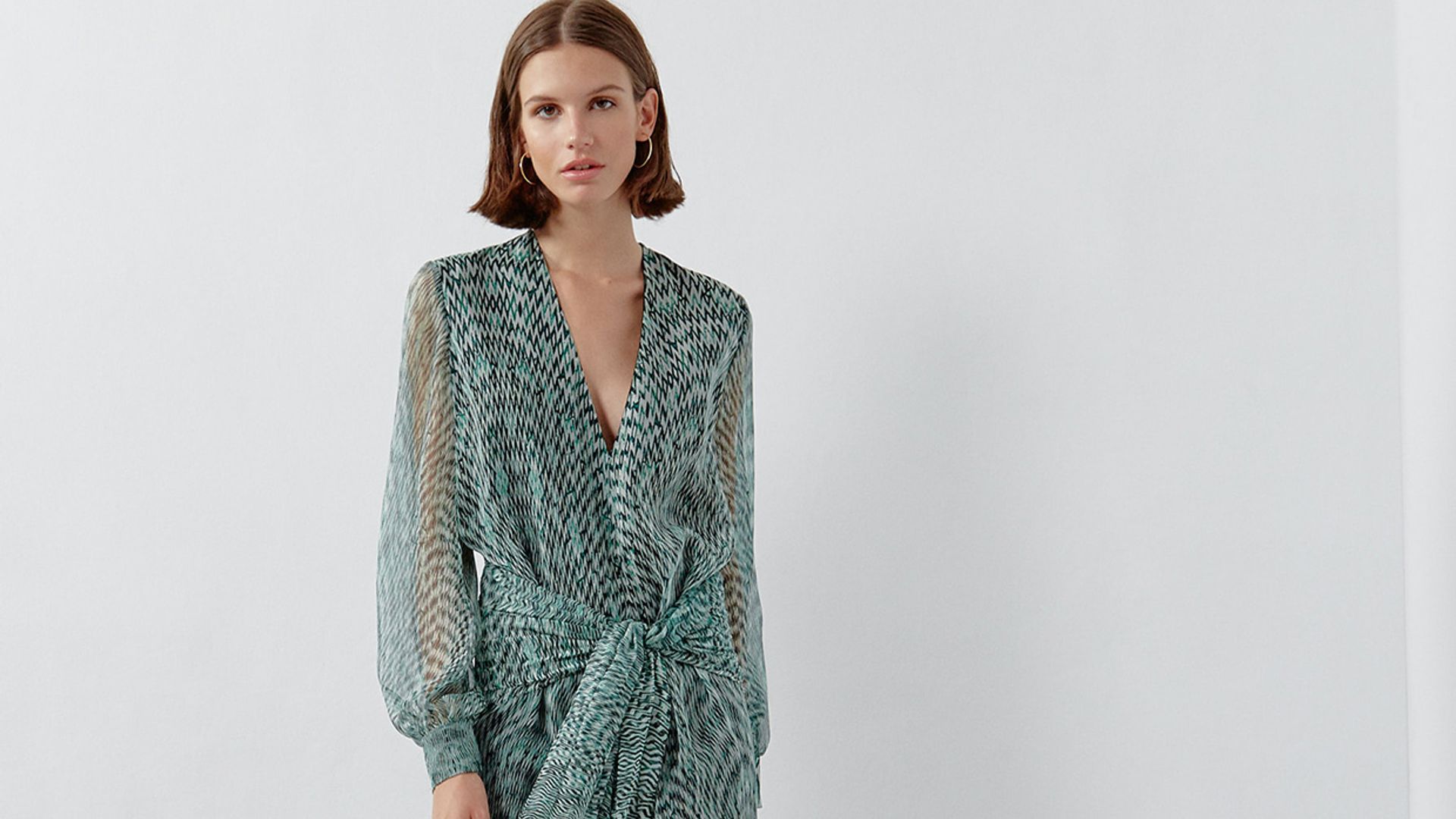 Los vestidos de invitada que salvarán tus looks si estás embarazada