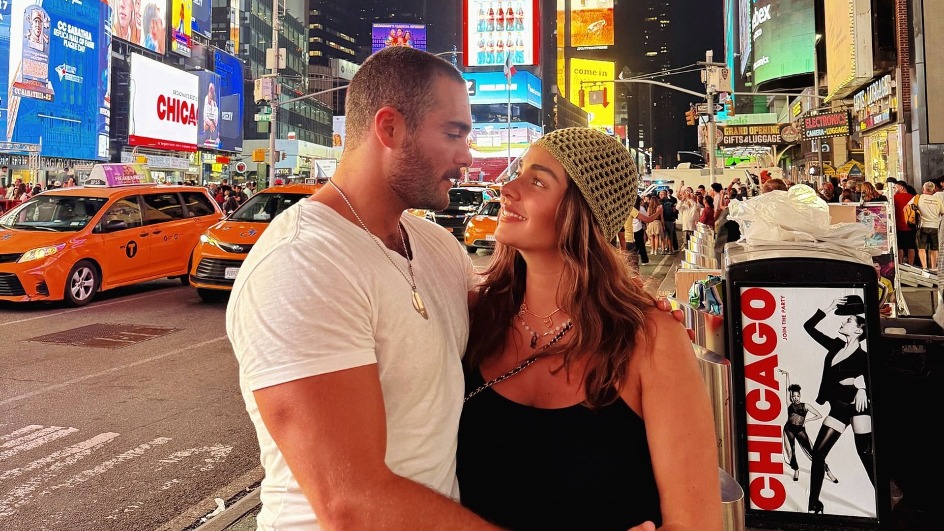 Claudia Martín y Carlos Said viven plenos su 'baby moon'