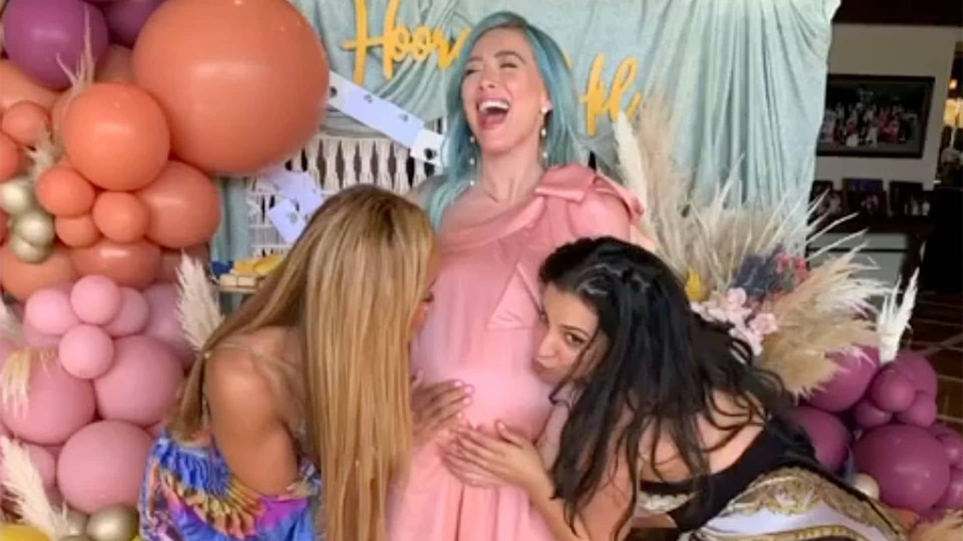La ‘baby shower’ de Hilary Duff… ¿da una pista sobre si el bebé que espera es niño o niña?