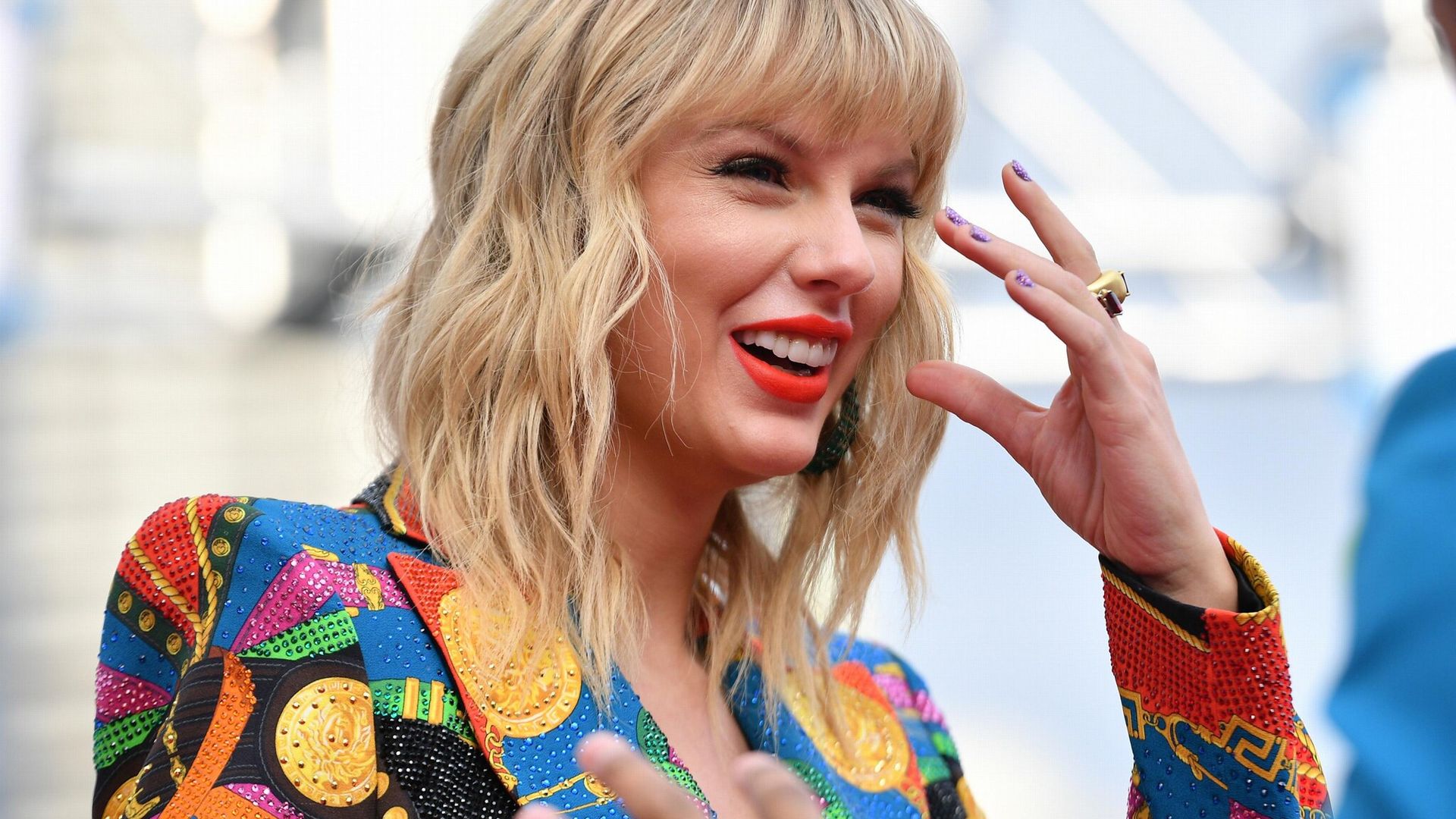 ¿Uñas neón en otoño? Taylor Swift desafía las reglas fashion con esta manicure