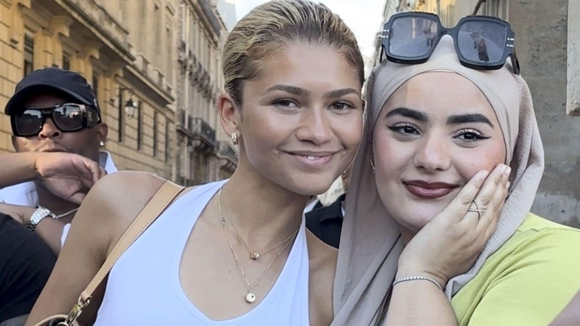 Zendaya luce dos de las tendencias favoritas del 2024 en las calles de París
