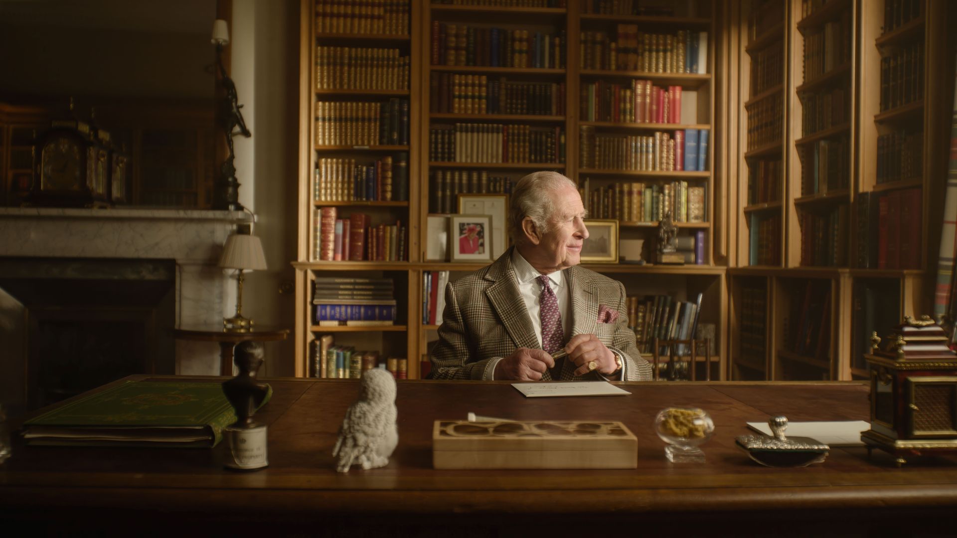 Carlos III se inspira en los clásicos infantiles para felicitar a Attenborough por su 100 cumpleaños