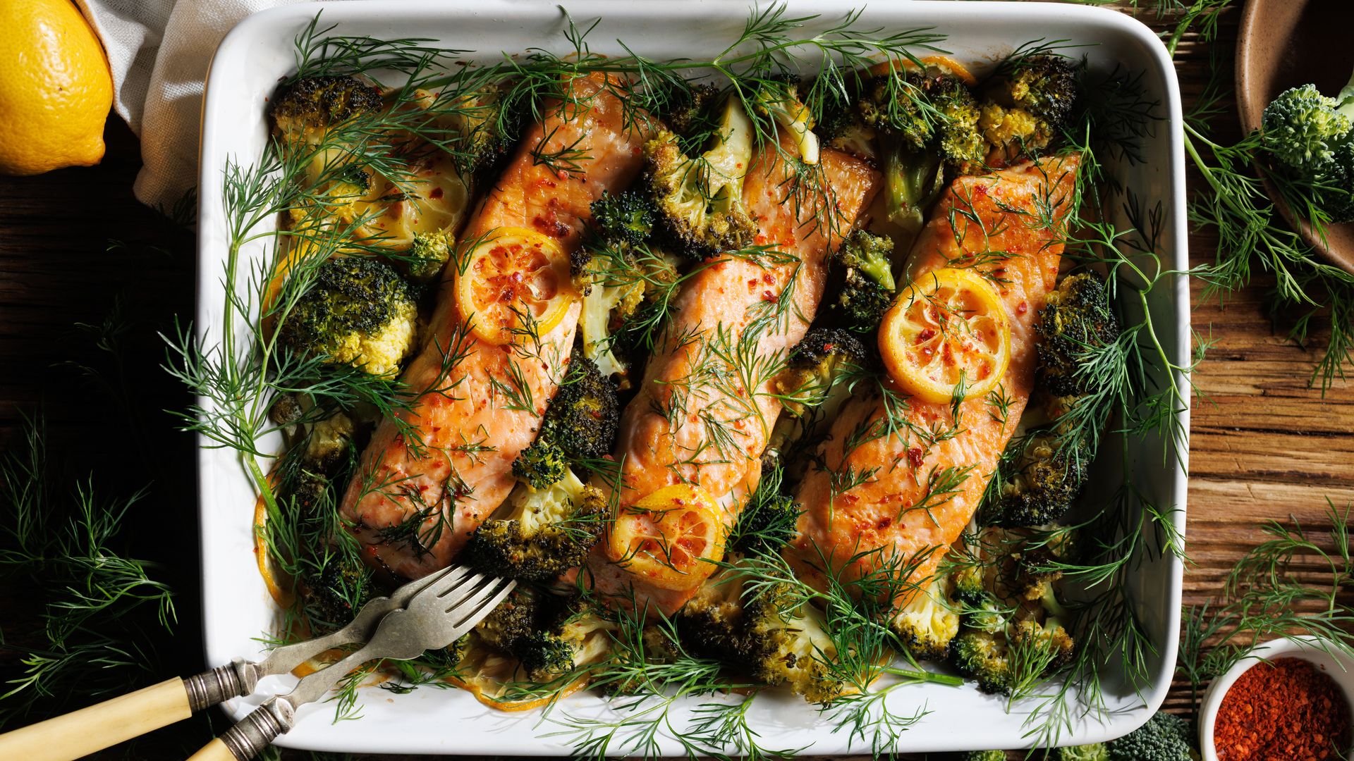 Salmón al horno con brócoli