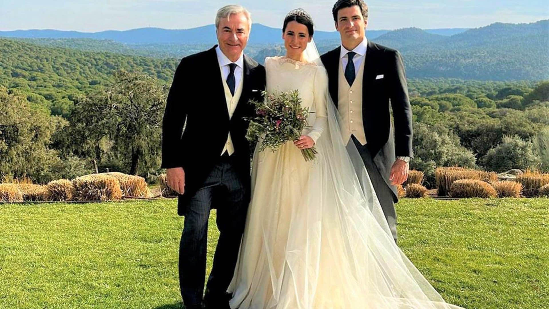 Todos los detalles e imágenes inéditas de la boda de la hija pequeña de Carlos Sainz