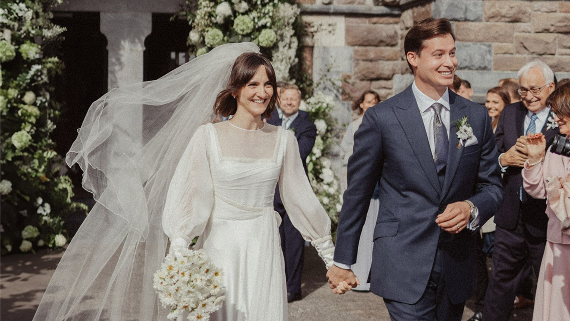 Charlotte, la novia suiza que se casó con un romántico vestido español en las montañas de Irlanda