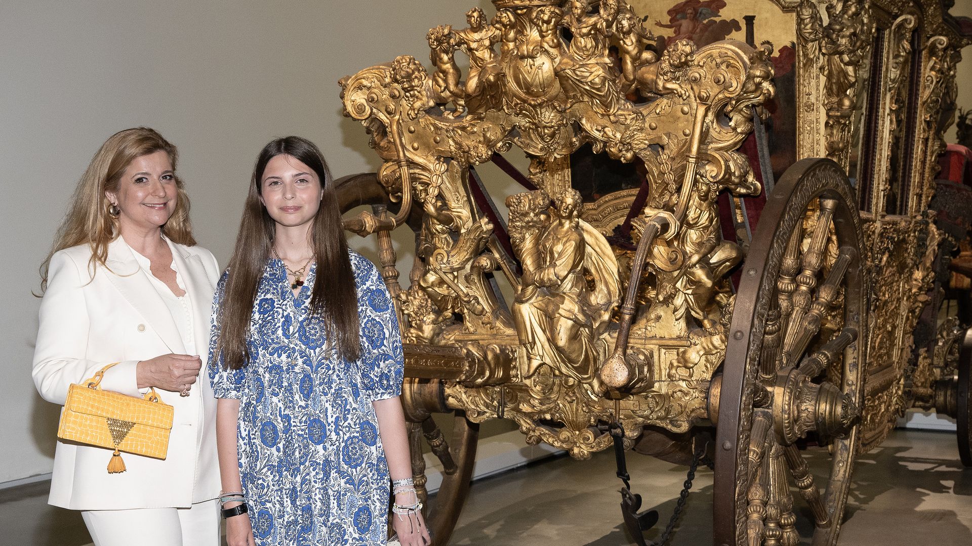 IMÁGENES EXCLUSIVAS: La princesa Isabel de Orleans, ahijada de Felipe VI, debuta a sus 13 años en la cumbre real de Lisboa