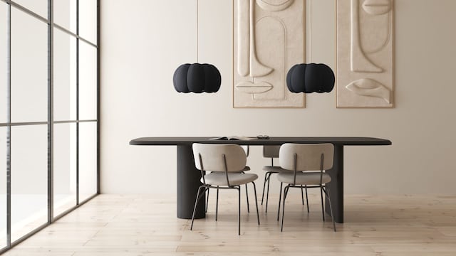 Lámparas de techo negras en comedor moderno
