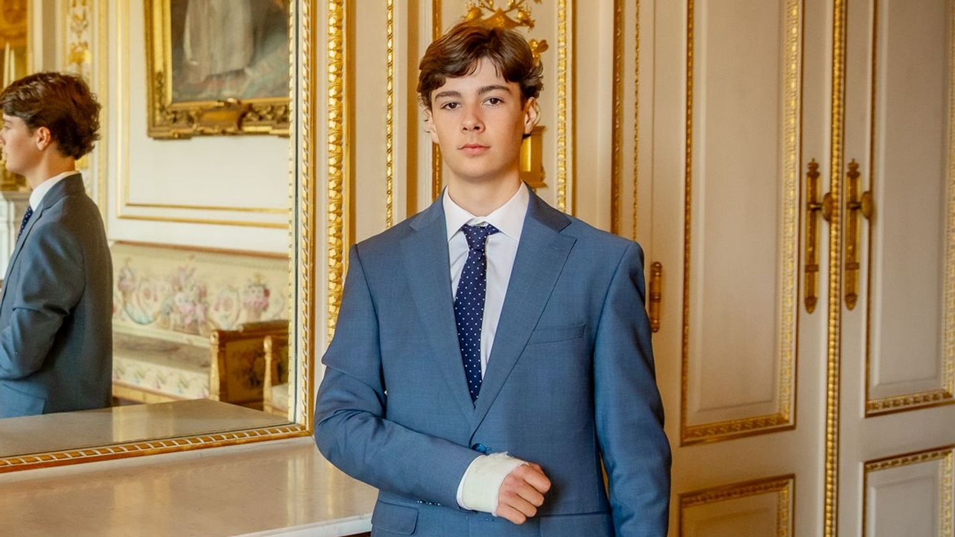 Palacio Real Bruselas durante el viaje que hizo en primavera con la Guardia Juvenil de Bulgaria, que fue invitada a participar en consejos y comisiones europeas. Los participantes conocieron el papel de la monarquía belga, la estructura del Estado federal y la interacción entre las instituciones.
